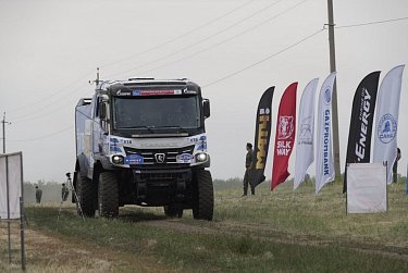 Участников ралли «Шелковый путь» встретили оренбуржцы